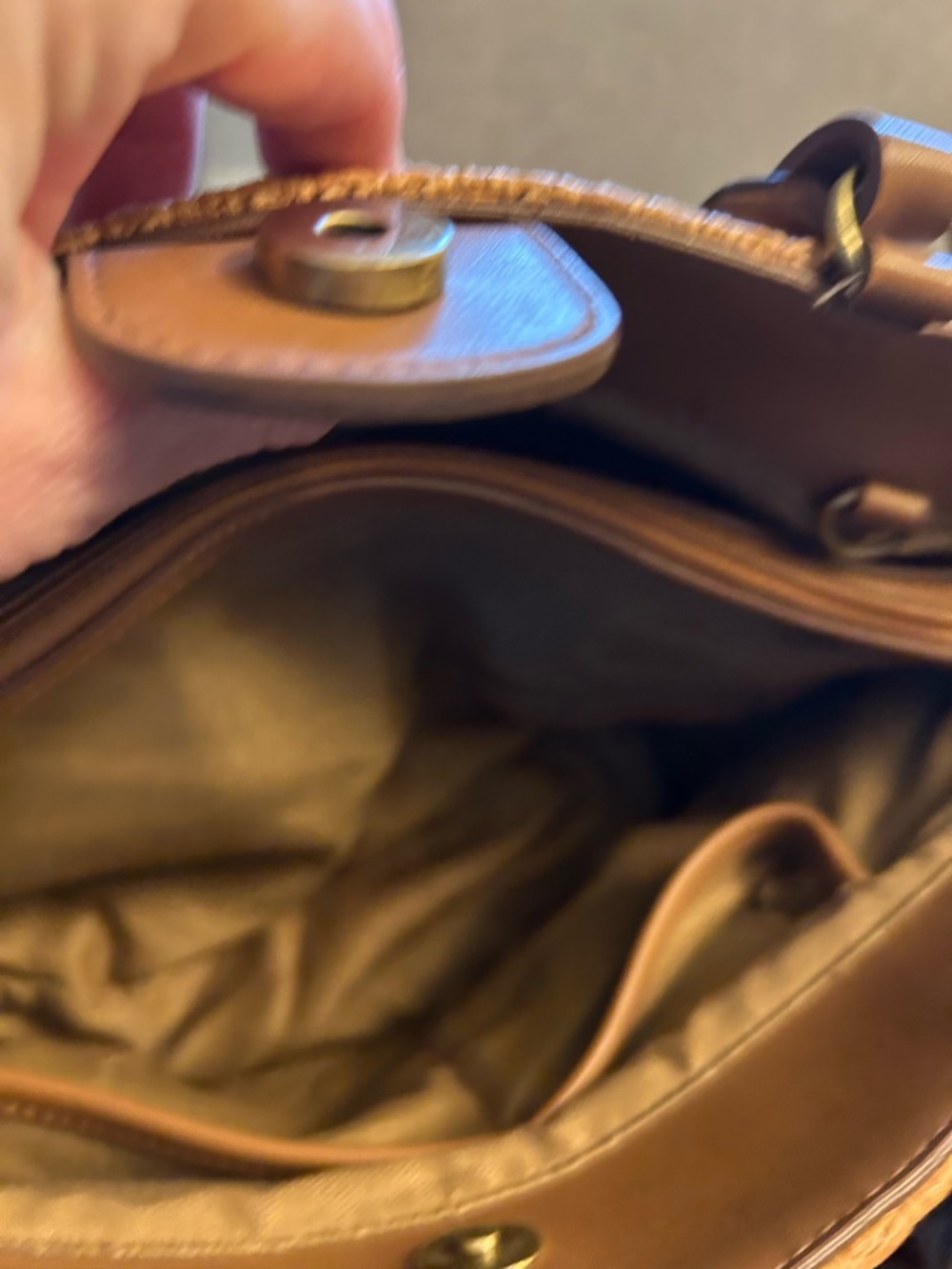 Fossil Tan Woven Shoulder Bag with Leather Handles wooden key charm - Picture 7 of 13